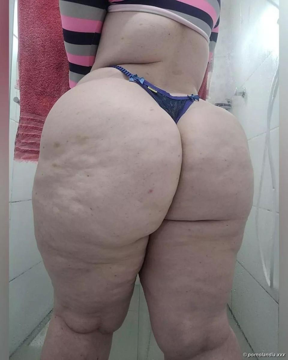 Milf gordita traviesa mostrando el culo - Foto 244136