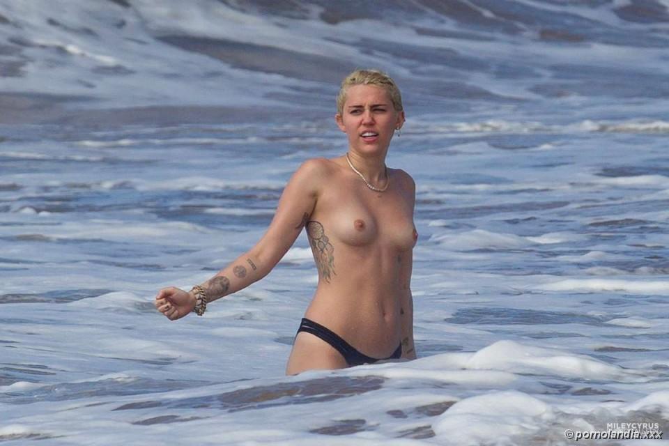 Miley Cyrus desnudo cayó en la red - Foto 212561