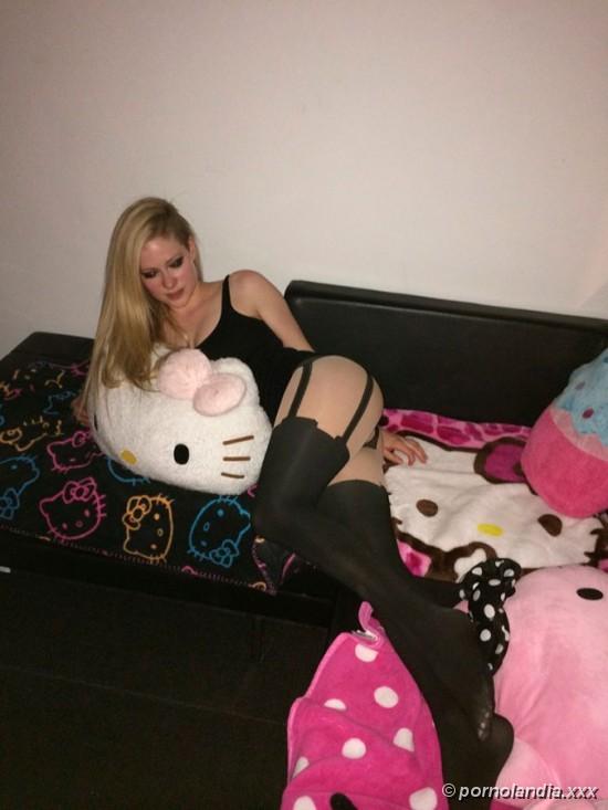 Avril Lavigne desnudo desnudo cayó en la red - Foto 172699