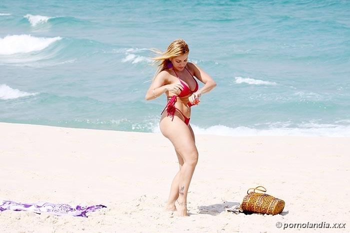 Fernanda Abraão de Bíquini en la playa de Carioca - Foto 172788