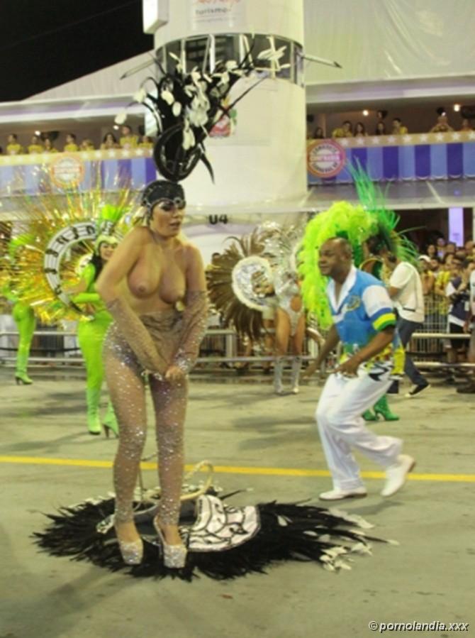 Juliana Isen se quita la ropa en protesta en Anhembi - Foto 172961