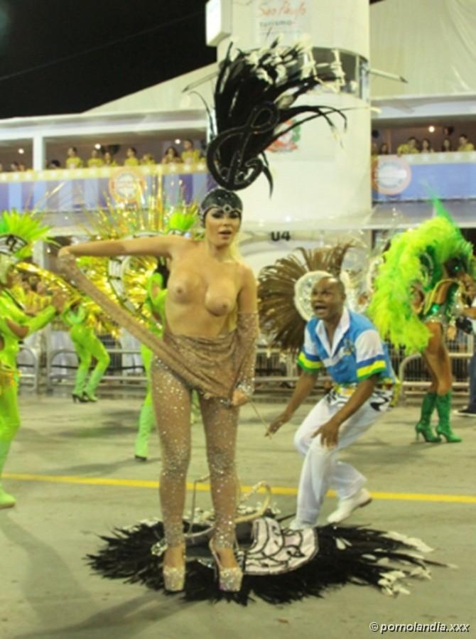 Juliana Isen se quita la ropa en protesta en Anhembi - Foto 172962