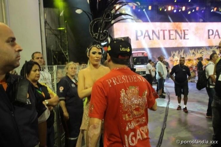 Juliana Isen se quita la ropa en protesta en Anhembi - Foto 172965