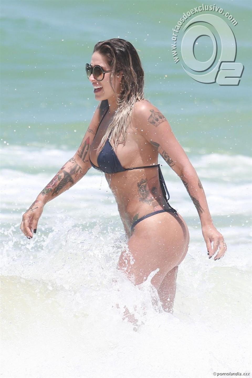 Dani Bolina fue atrapada en un bikini golpeado en la playa - Foto 169082