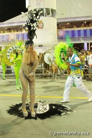 Juliana Isen quitándose la ropa en Carnival 2016 - Foto 23993