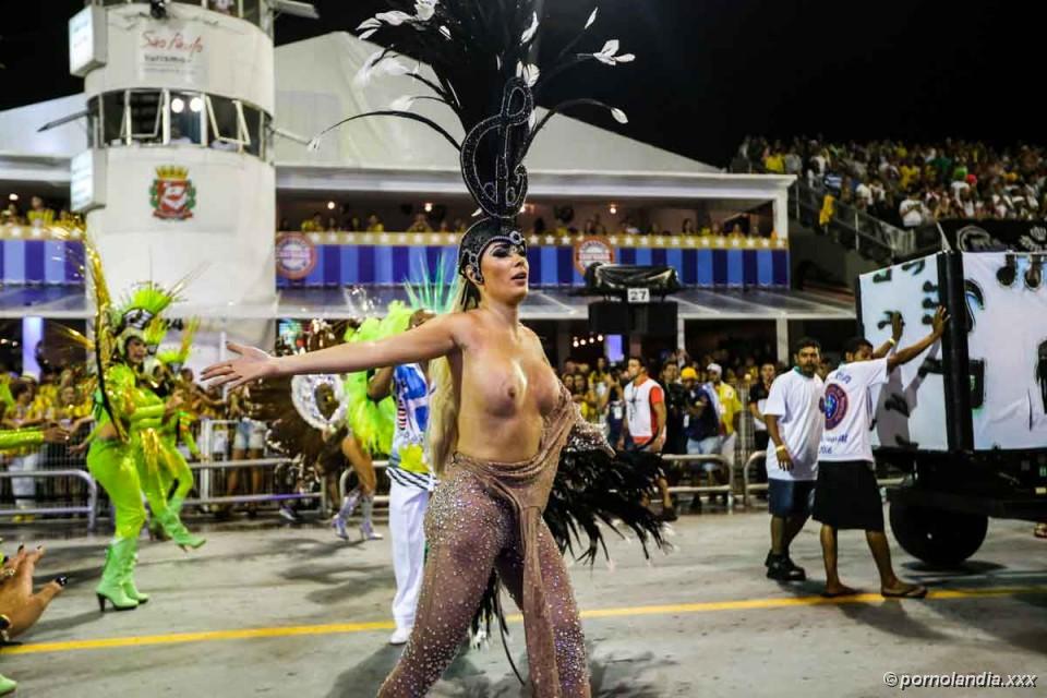 Juliana Isen quitándose la ropa en Carnival 2016 - Foto 24009