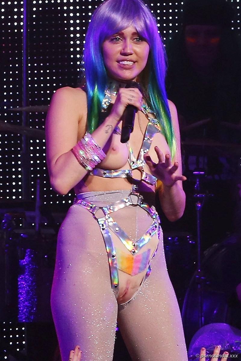 Miley Cirus haciendo Bitching en Live Show - Foto 18197